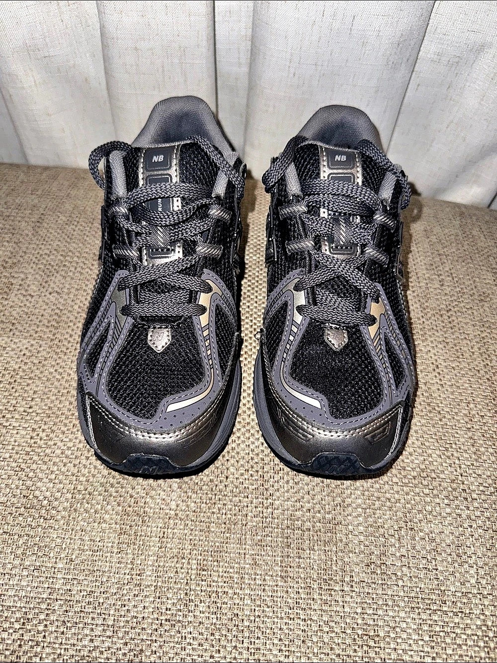 New Balance 990v5 Black & Gray Sneakers